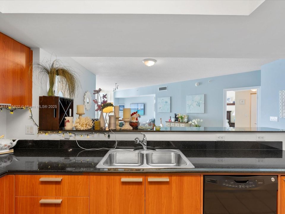 For Sale: $862,500 (1 beds, 1 baths, 1000 Square Feet)