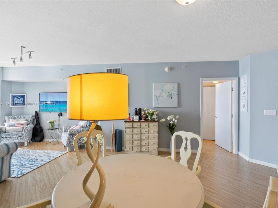 For Sale: $862,500 (1 beds, 1 baths, 1000 Square Feet)