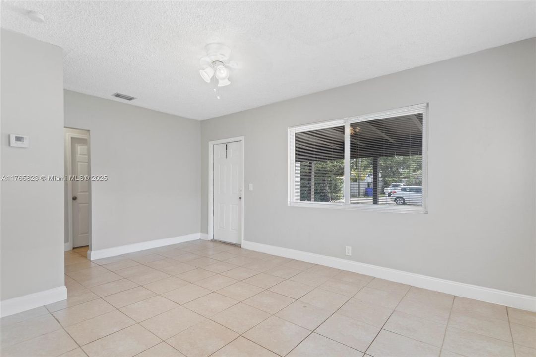 Recently Sold: $399,900 (3 beds, 1 baths, 1269 Square Feet)