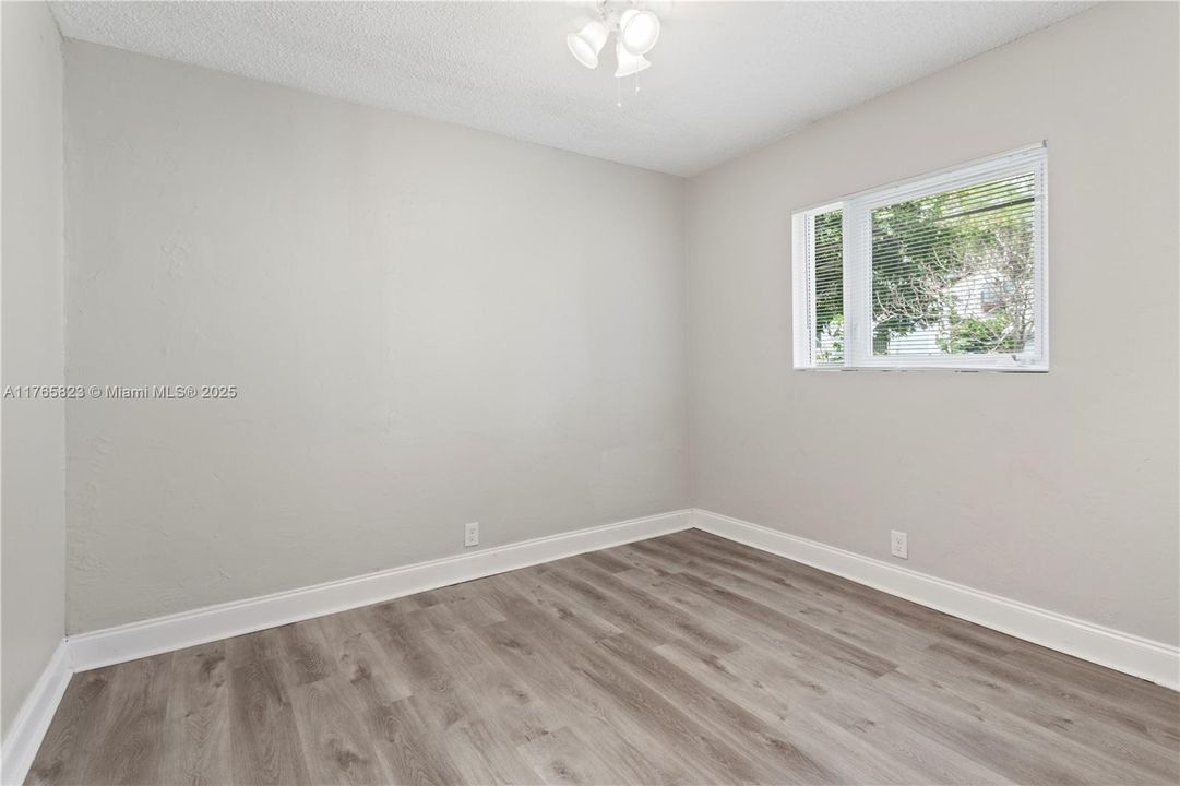 Recently Sold: $399,900 (3 beds, 1 baths, 1269 Square Feet)