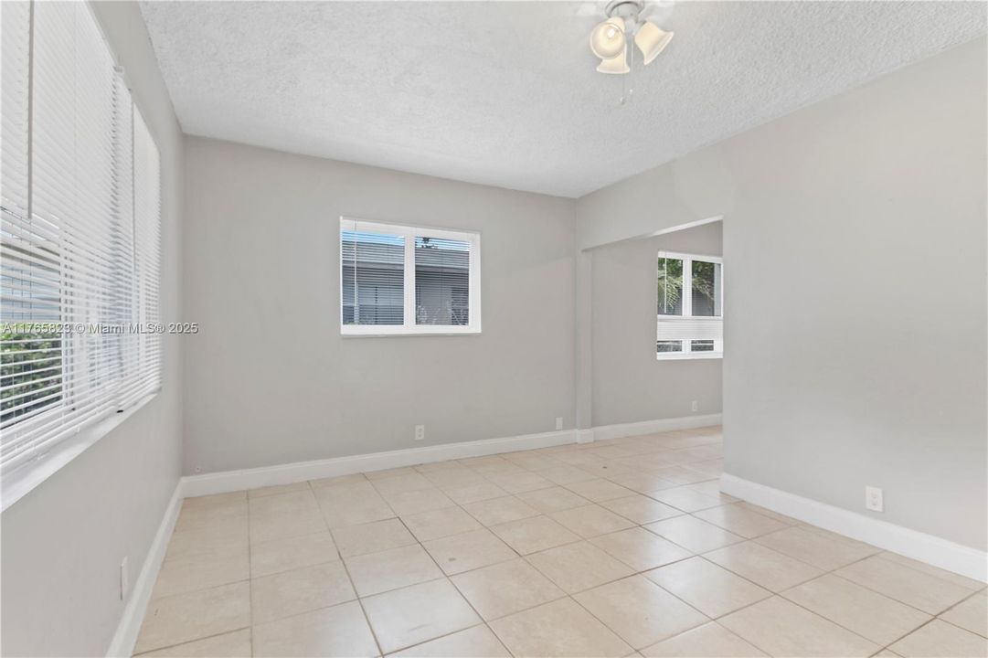 Recently Sold: $399,900 (3 beds, 1 baths, 1269 Square Feet)