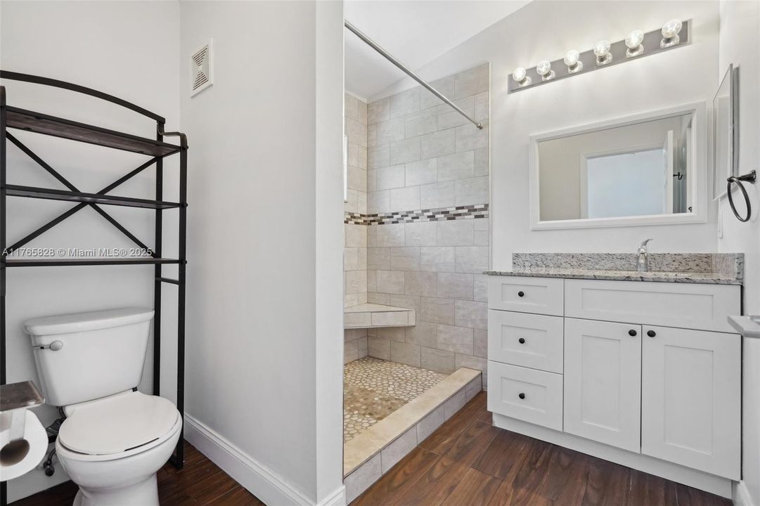 Vendido Recientemente: $449,000 (3 camas, 2 baños, 1361 Pies cuadrados)