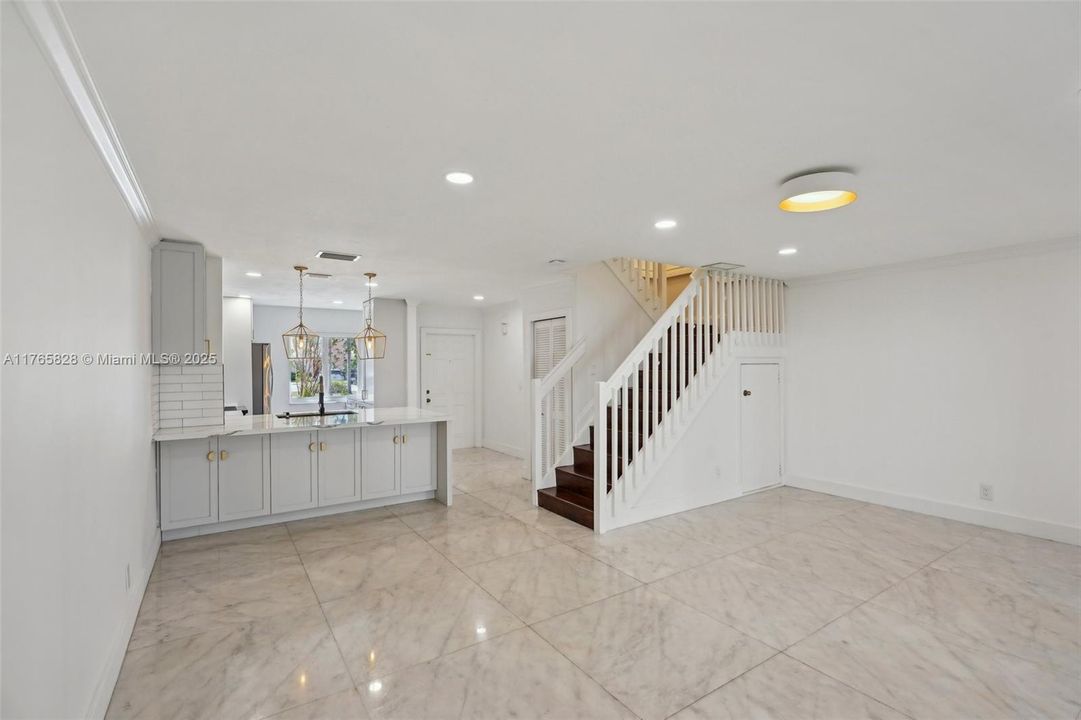 Vendido Recientemente: $449,000 (3 camas, 2 baños, 1361 Pies cuadrados)