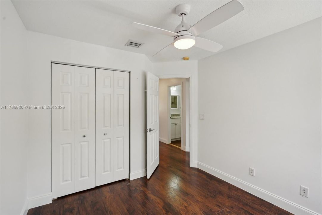 Vendido Recientemente: $449,000 (3 camas, 2 baños, 1361 Pies cuadrados)