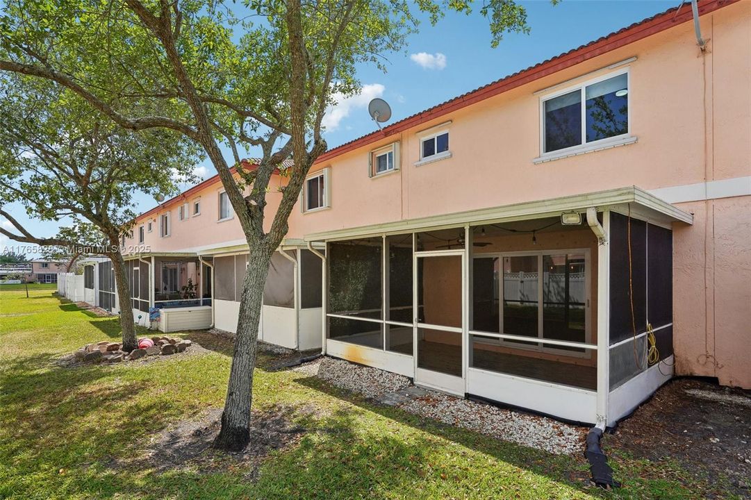 Vendido Recientemente: $449,000 (3 camas, 2 baños, 1361 Pies cuadrados)