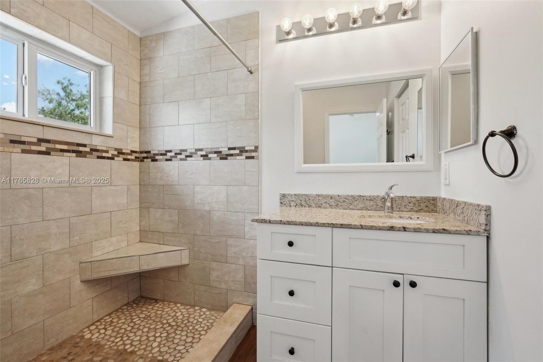 Vendido Recientemente: $449,000 (3 camas, 2 baños, 1361 Pies cuadrados)