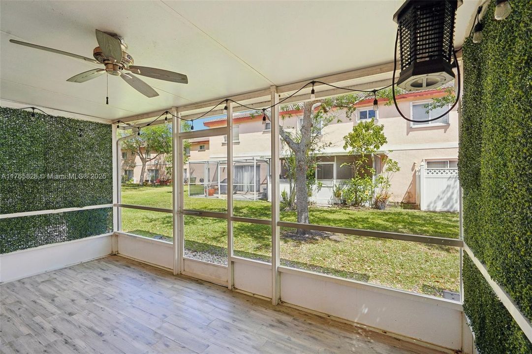 Vendido Recientemente: $449,000 (3 camas, 2 baños, 1361 Pies cuadrados)