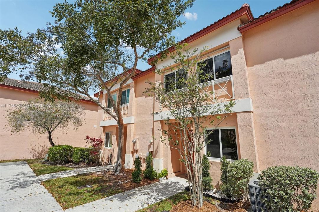 Vendido Recientemente: $449,000 (3 camas, 2 baños, 1361 Pies cuadrados)