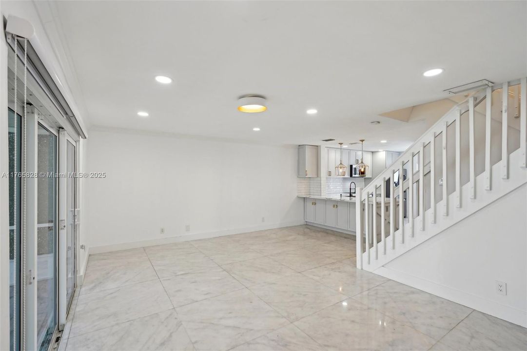 Vendido Recientemente: $449,000 (3 camas, 2 baños, 1361 Pies cuadrados)