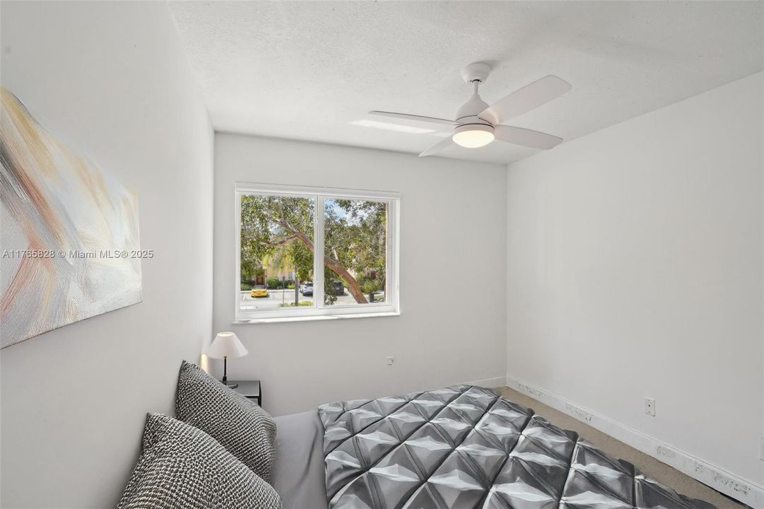 Vendido Recientemente: $449,000 (3 camas, 2 baños, 1361 Pies cuadrados)