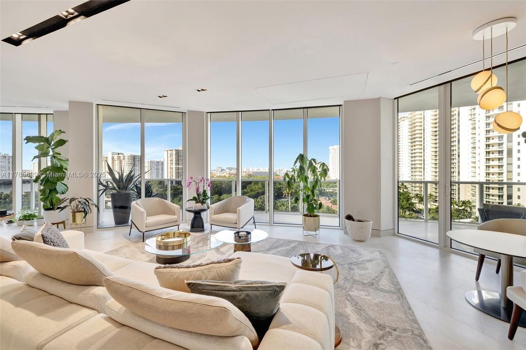 Vendido Recientemente: $2,750,000 (3 camas, 3 baños, 2608 Pies cuadrados)