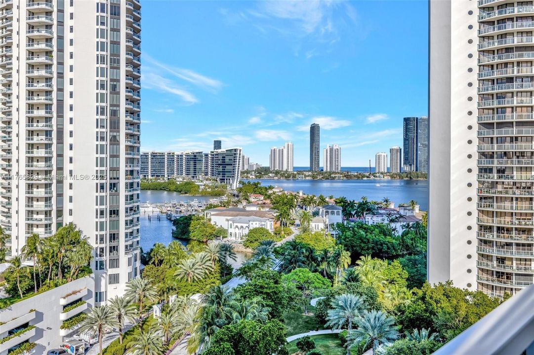 Vendido Recientemente: $2,750,000 (3 camas, 3 baños, 2608 Pies cuadrados)