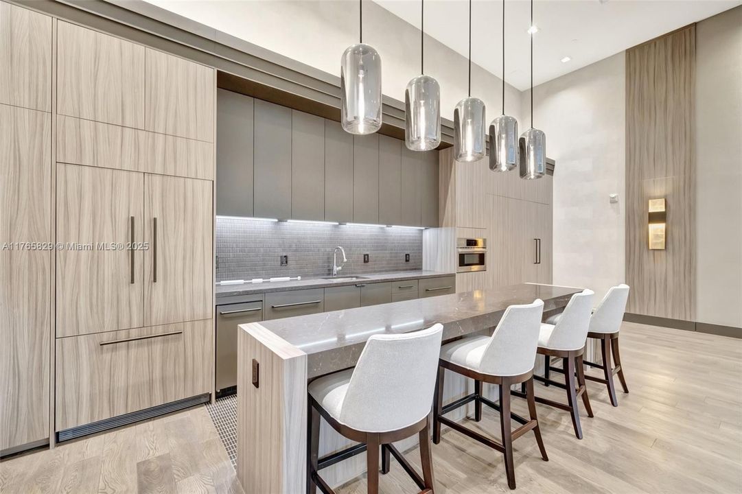 Vendido Recientemente: $2,750,000 (3 camas, 3 baños, 2608 Pies cuadrados)