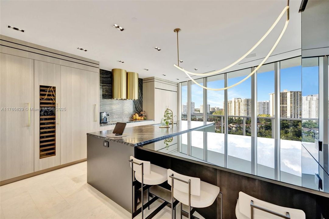 Vendido Recientemente: $2,750,000 (3 camas, 3 baños, 2608 Pies cuadrados)