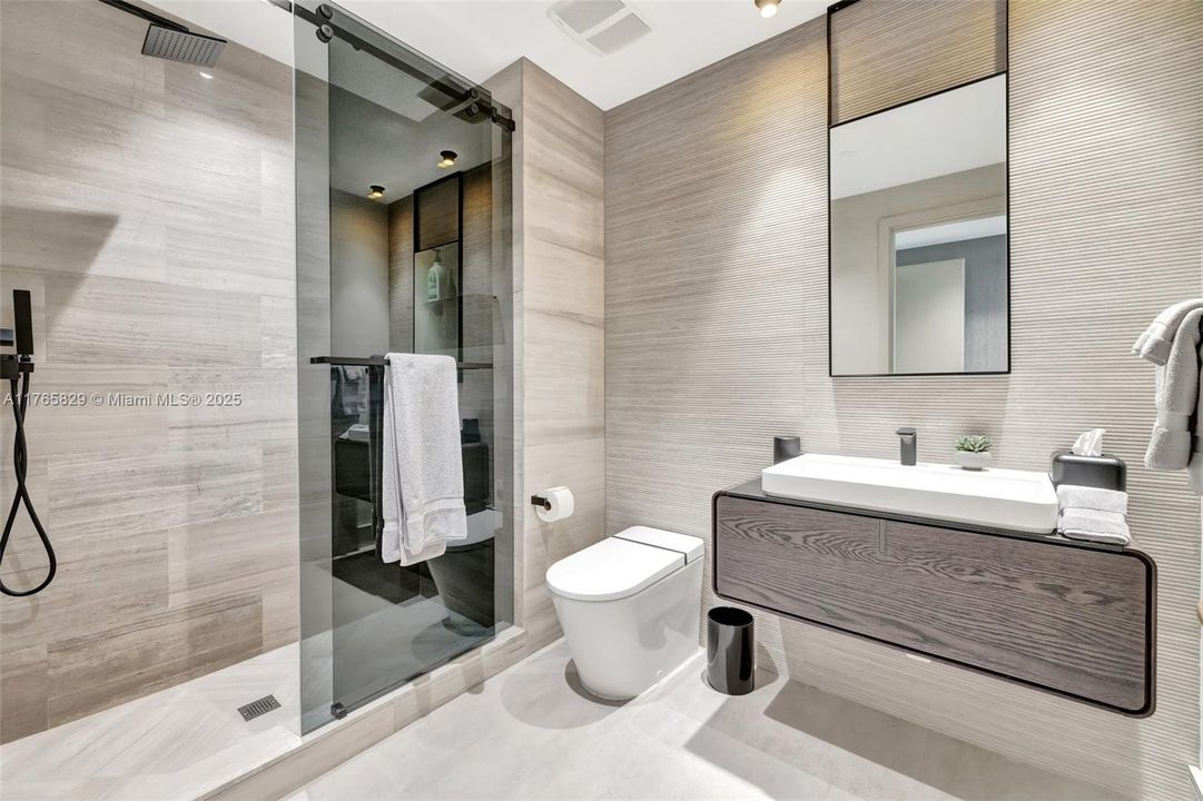 Vendido Recientemente: $2,750,000 (3 camas, 3 baños, 2608 Pies cuadrados)