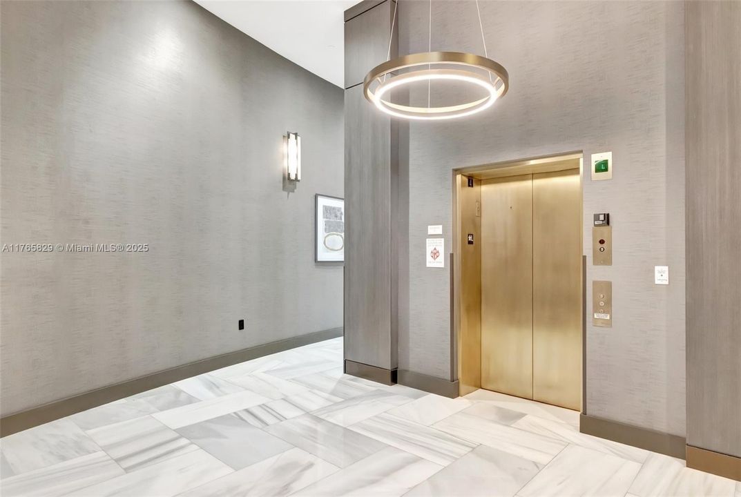 Vendido Recientemente: $2,750,000 (3 camas, 3 baños, 2608 Pies cuadrados)