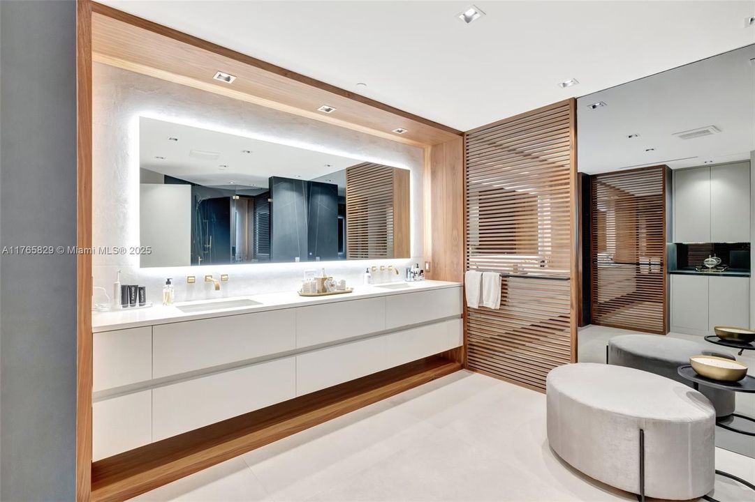 Vendido Recientemente: $2,750,000 (3 camas, 3 baños, 2608 Pies cuadrados)