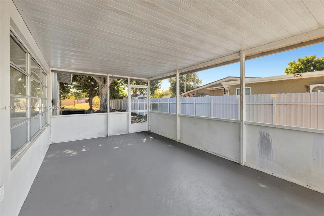 最近售出: $319,900 (2 贝兹, 1 浴室, 1220 平方英尺)