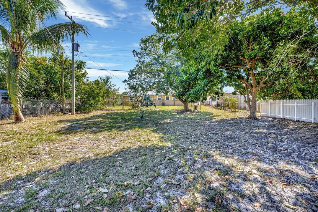 最近售出: $319,900 (2 贝兹, 1 浴室, 1220 平方英尺)