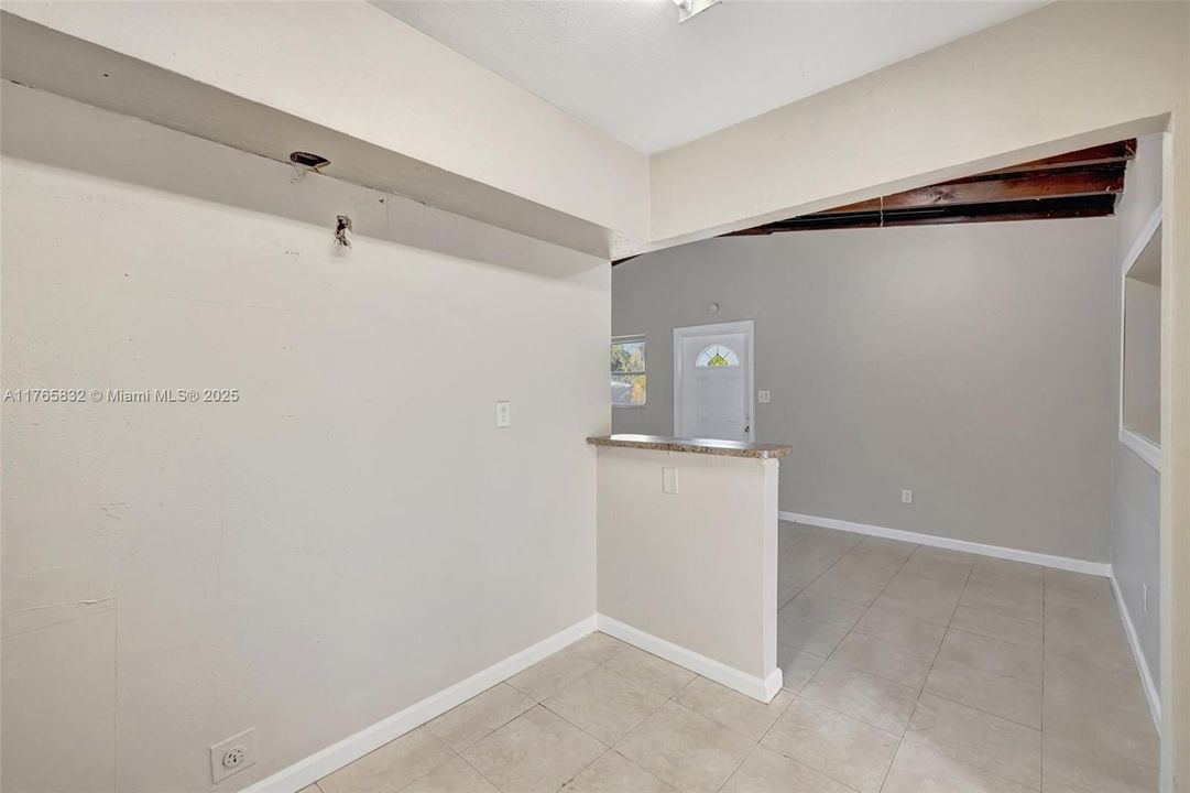 最近售出: $319,900 (2 贝兹, 1 浴室, 1220 平方英尺)