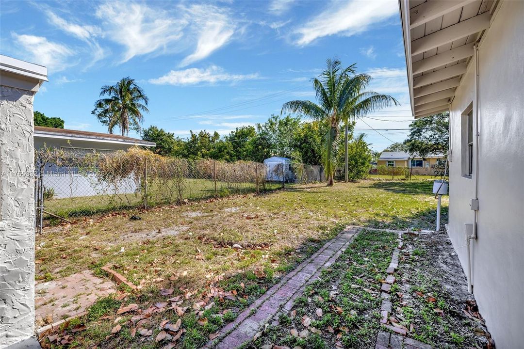 最近售出: $319,900 (2 贝兹, 1 浴室, 1220 平方英尺)