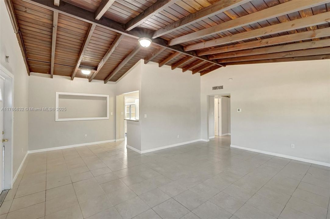 最近售出: $319,900 (2 贝兹, 1 浴室, 1220 平方英尺)