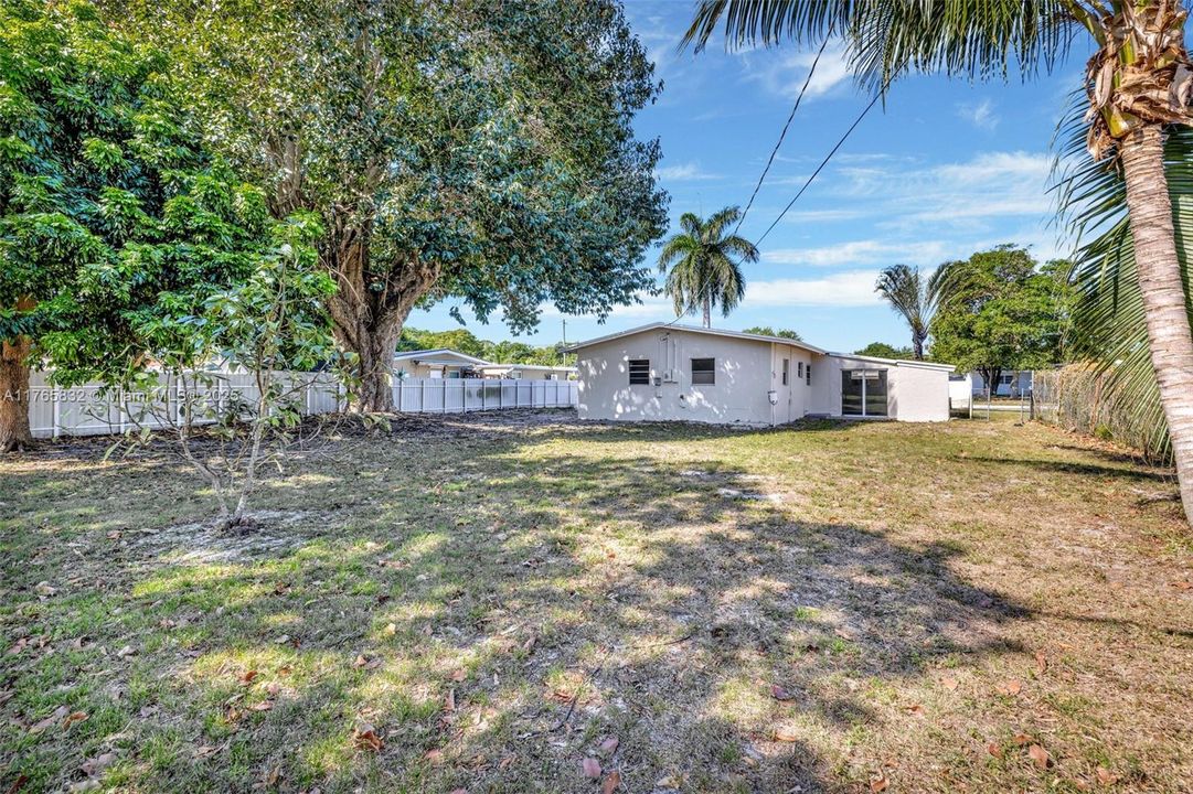 最近售出: $319,900 (2 贝兹, 1 浴室, 1220 平方英尺)