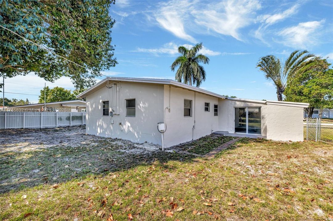 最近售出: $319,900 (2 贝兹, 1 浴室, 1220 平方英尺)