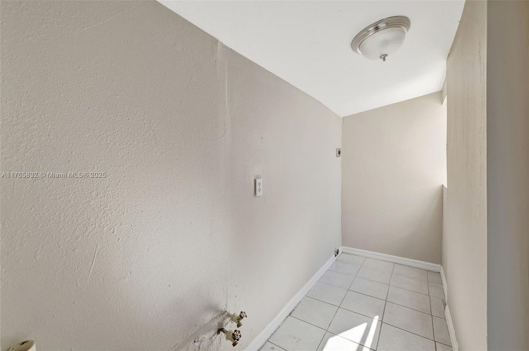 最近售出: $319,900 (2 贝兹, 1 浴室, 1220 平方英尺)