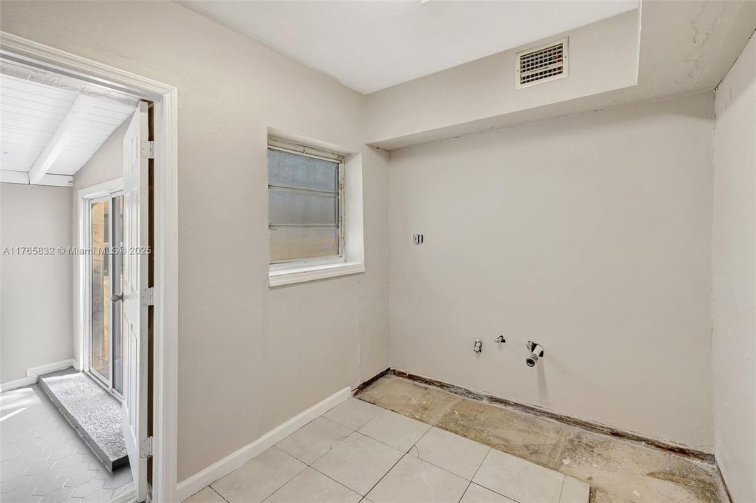 最近售出: $319,900 (2 贝兹, 1 浴室, 1220 平方英尺)