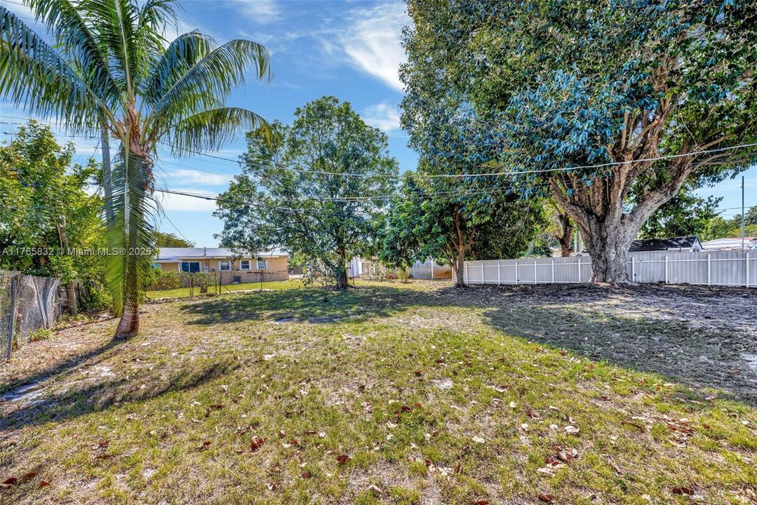 最近售出: $319,900 (2 贝兹, 1 浴室, 1220 平方英尺)