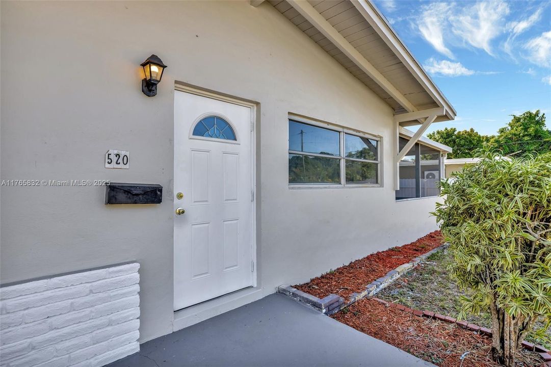 最近售出: $319,900 (2 贝兹, 1 浴室, 1220 平方英尺)