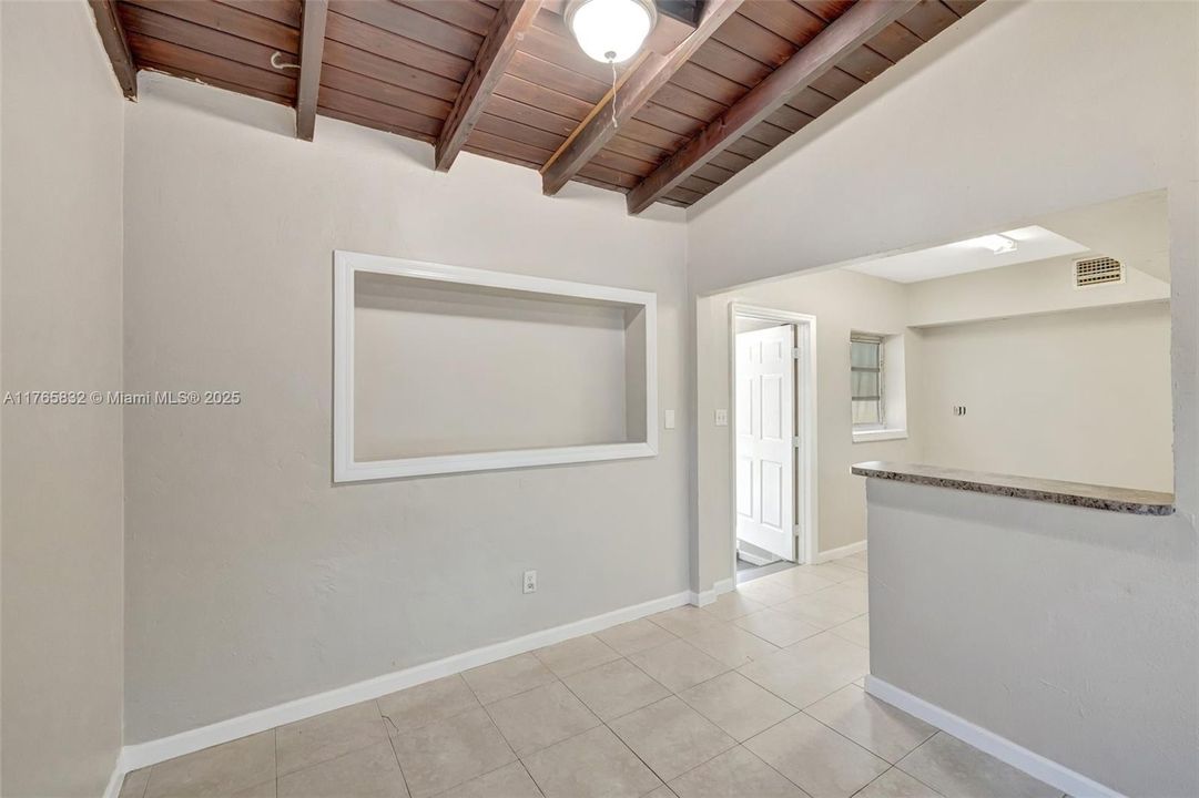 最近售出: $319,900 (2 贝兹, 1 浴室, 1220 平方英尺)