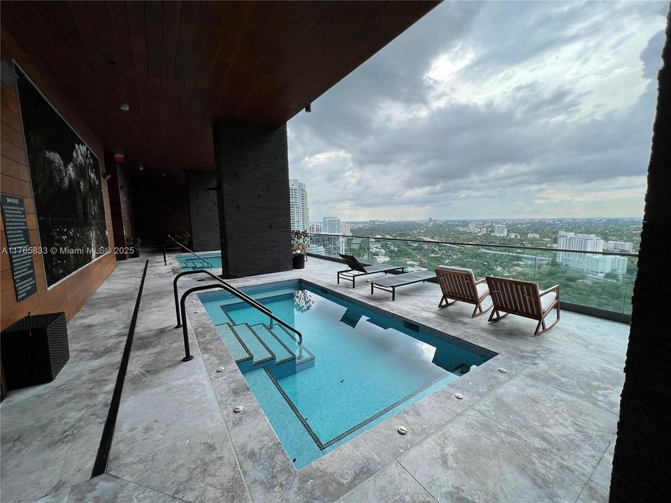 For Sale: $950,000 (1 beds, 1 baths, 788 Square Feet)