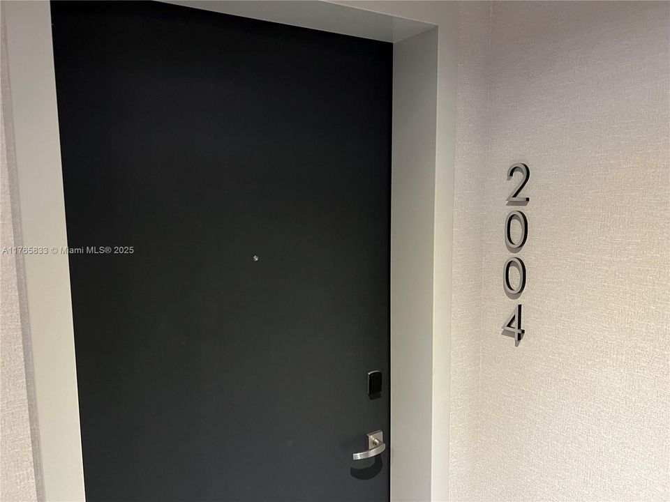 For Sale: $950,000 (1 beds, 1 baths, 788 Square Feet)