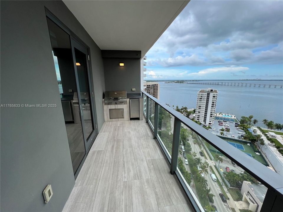 For Sale: $950,000 (1 beds, 1 baths, 788 Square Feet)