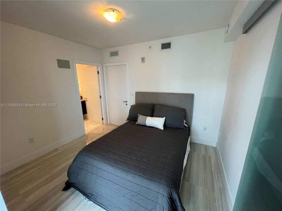 For Sale: $950,000 (1 beds, 1 baths, 788 Square Feet)