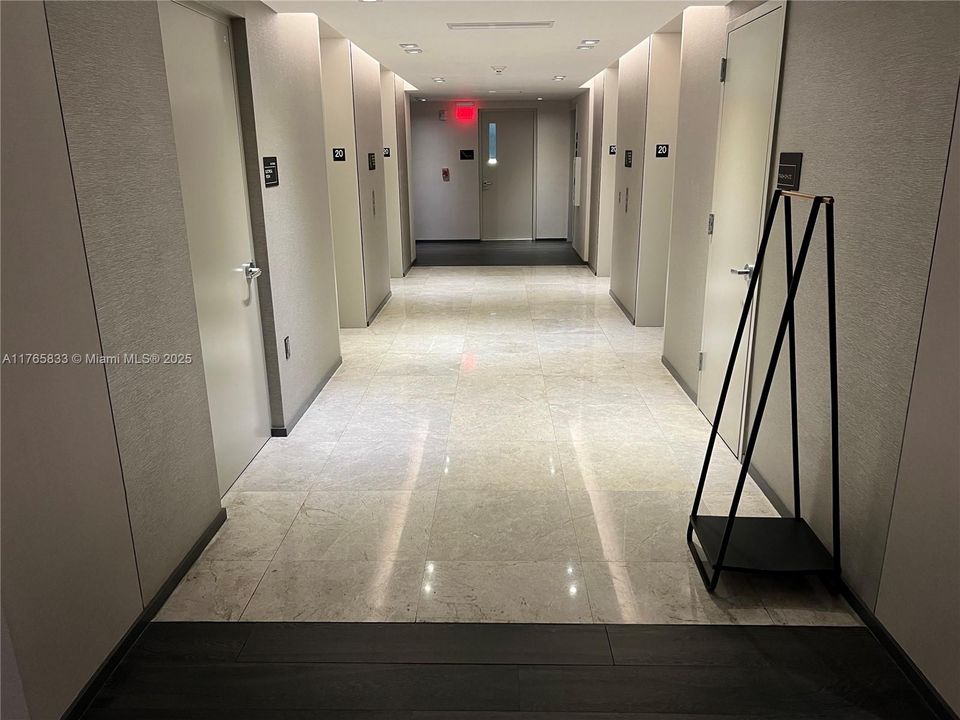 For Sale: $950,000 (1 beds, 1 baths, 788 Square Feet)