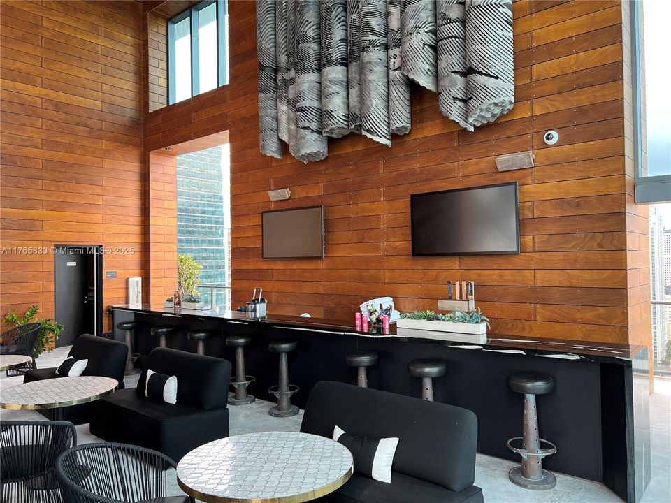 For Sale: $950,000 (1 beds, 1 baths, 788 Square Feet)