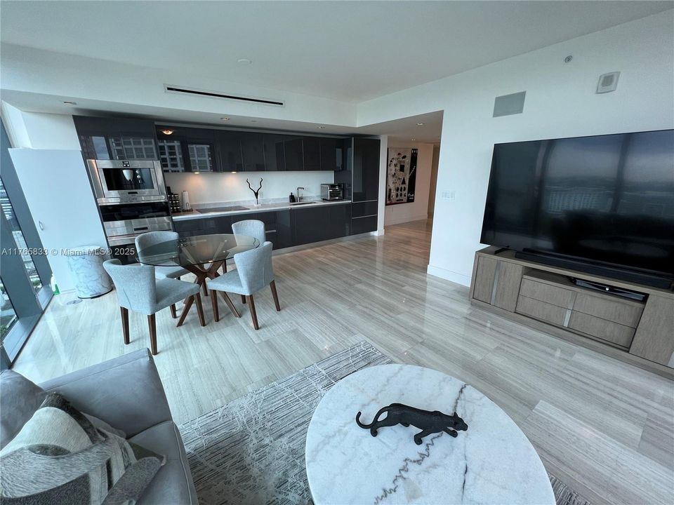 For Sale: $950,000 (1 beds, 1 baths, 788 Square Feet)