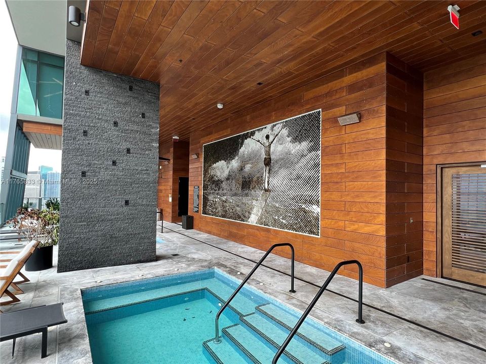 For Sale: $950,000 (1 beds, 1 baths, 788 Square Feet)