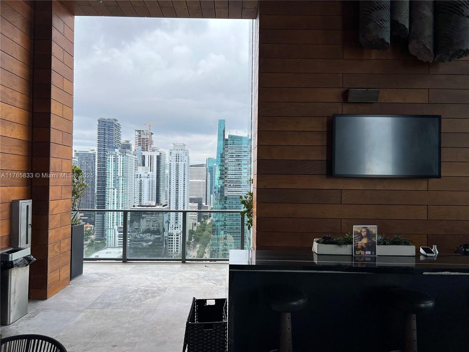 For Sale: $950,000 (1 beds, 1 baths, 788 Square Feet)