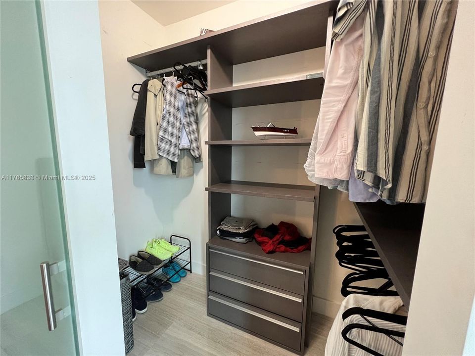 For Sale: $950,000 (1 beds, 1 baths, 788 Square Feet)