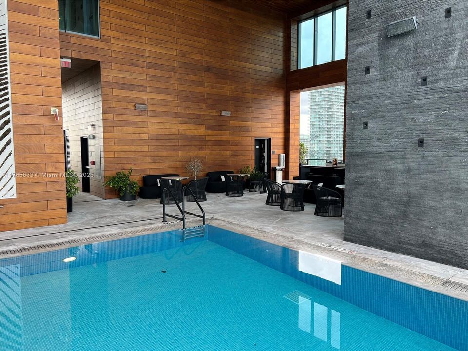 For Sale: $950,000 (1 beds, 1 baths, 788 Square Feet)