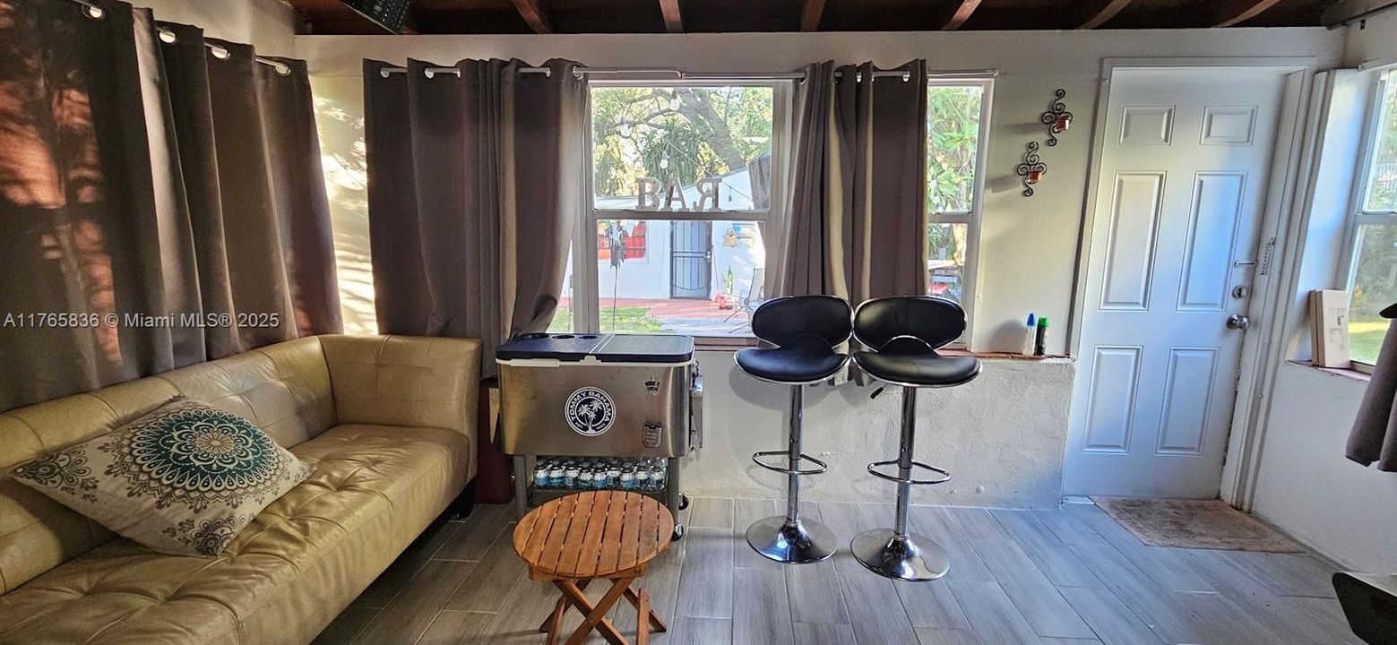 Recently Sold: $719,500 (3 beds, 2 baths, 1396 Square Feet)