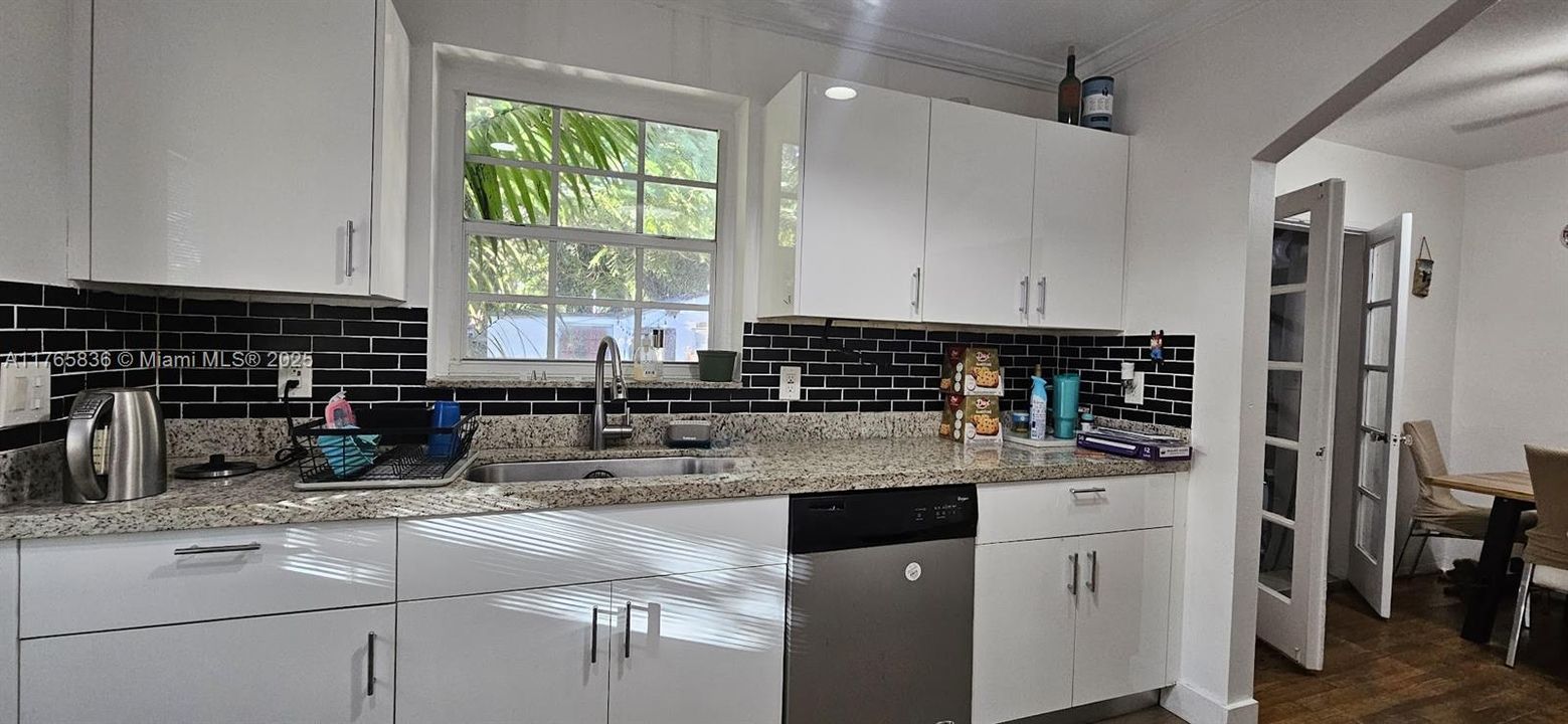 Recently Sold: $719,500 (3 beds, 2 baths, 1396 Square Feet)