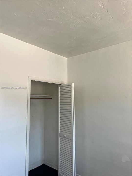 Active With Contract: $190,000 (2 beds, 1 baths, 788 Square Feet)