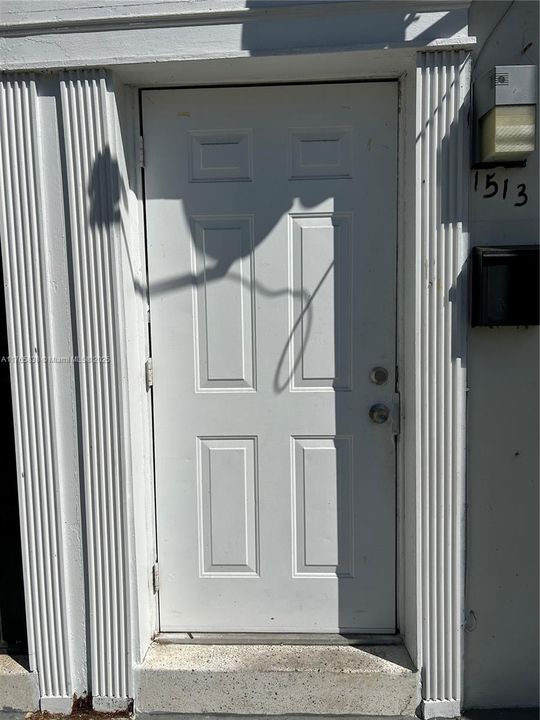 Active With Contract: $190,000 (2 beds, 1 baths, 788 Square Feet)