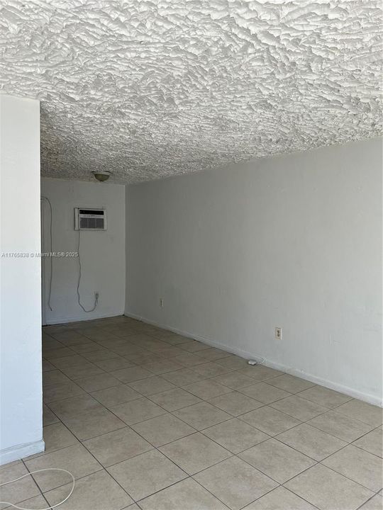 Active With Contract: $190,000 (2 beds, 1 baths, 788 Square Feet)