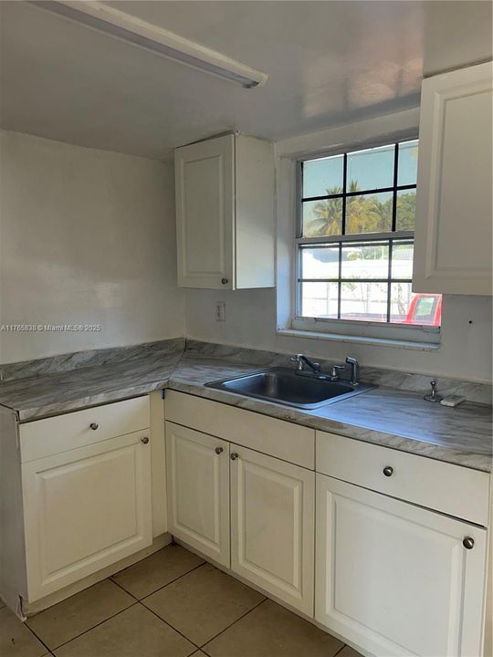Active With Contract: $190,000 (2 beds, 1 baths, 788 Square Feet)